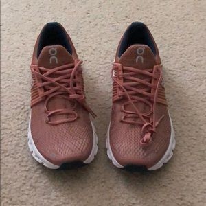 On cloudswift running shoe